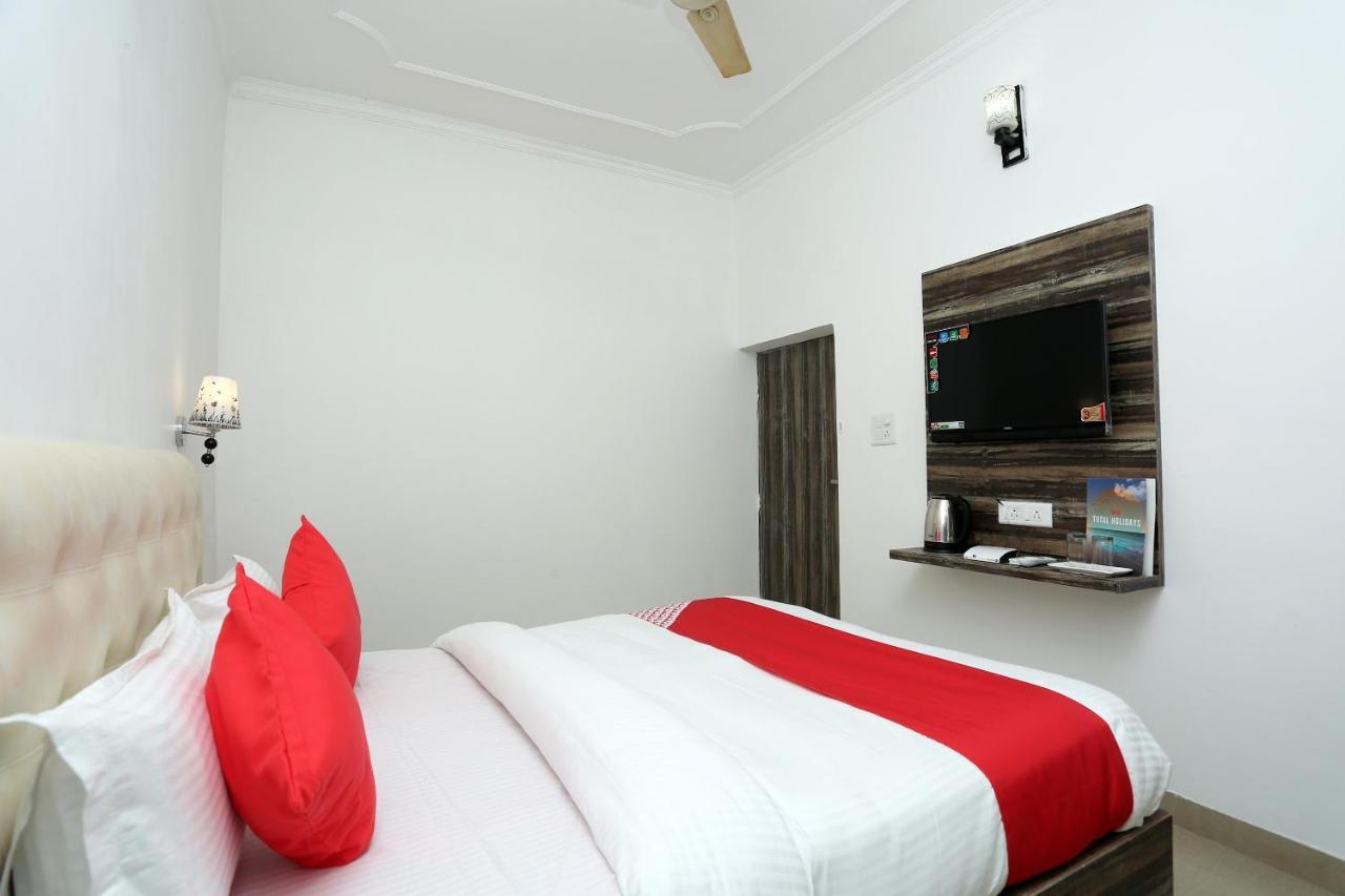 Hotel Oyo 16544 Bella Vista By Jordan Agra  Zewnętrze zdjęcie